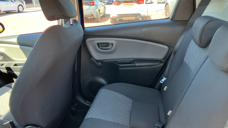Toyota Yaris 1.33 VVT-i Icon 5dr Petrol Hatchback